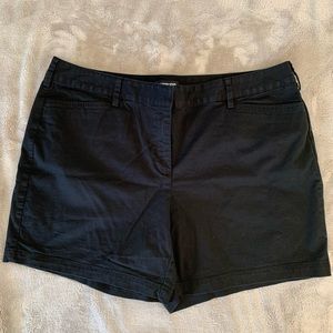 Land’s End mid rise black shorts